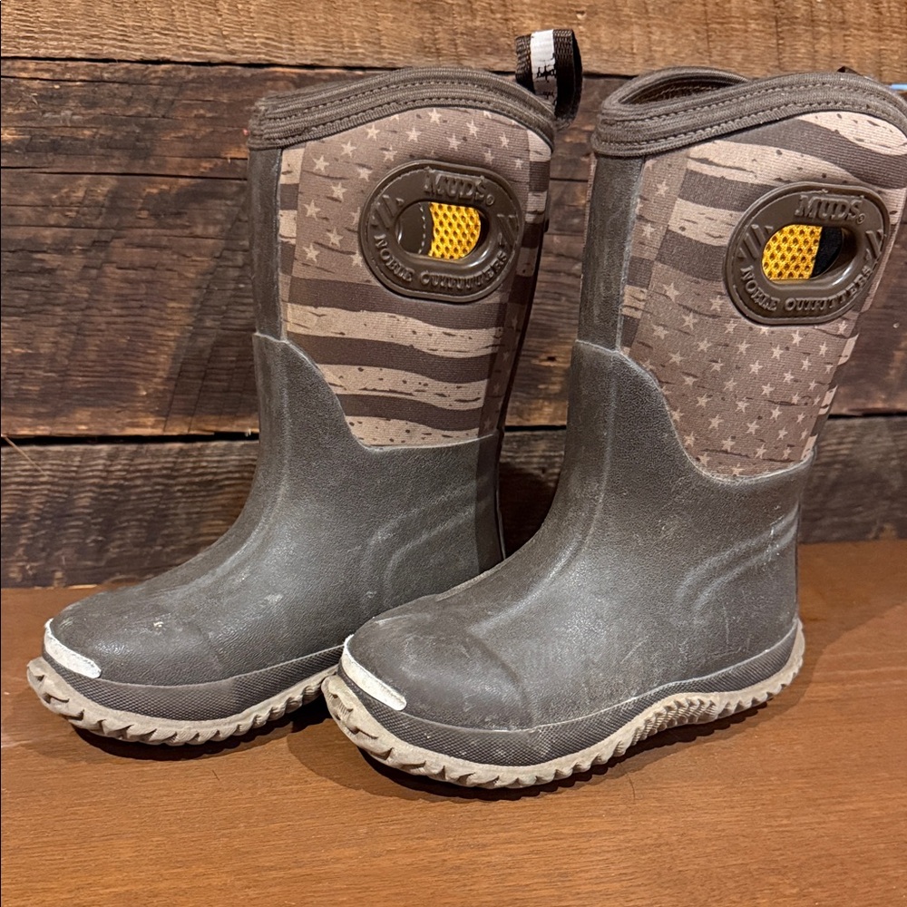 Kids' Muds Brown Star-Patterned Boots